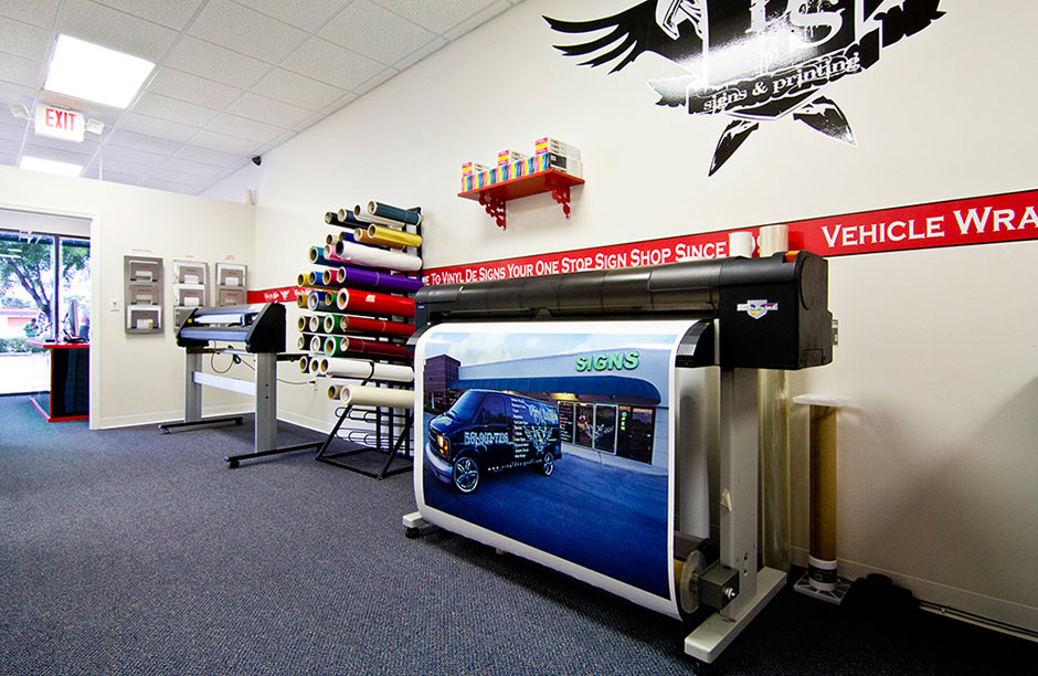 inside of Vinyl De Signs the #1 print & sign shop in West Palm Beach, FL and South Florida