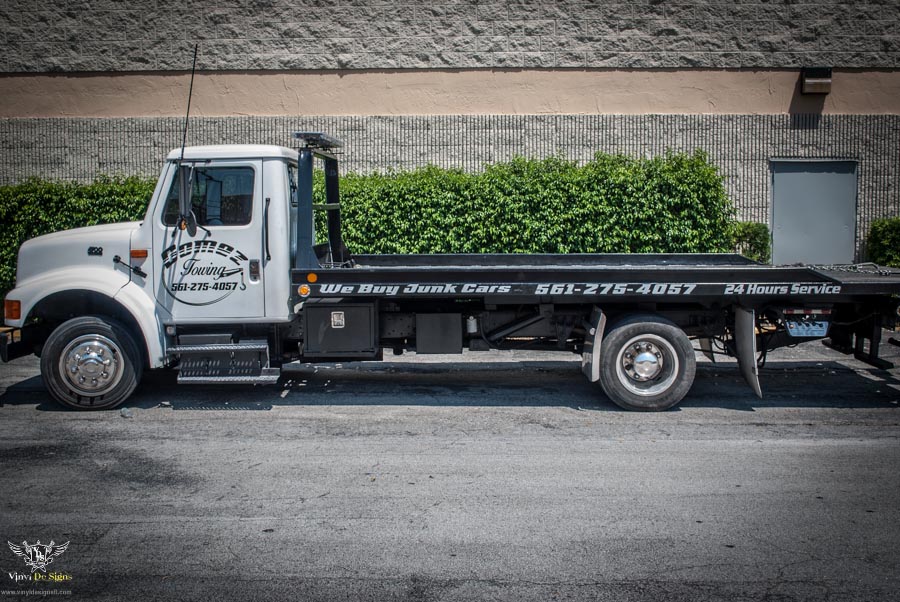 Gomez Towing Vehicle Graphics While You Wait (6 of 6)